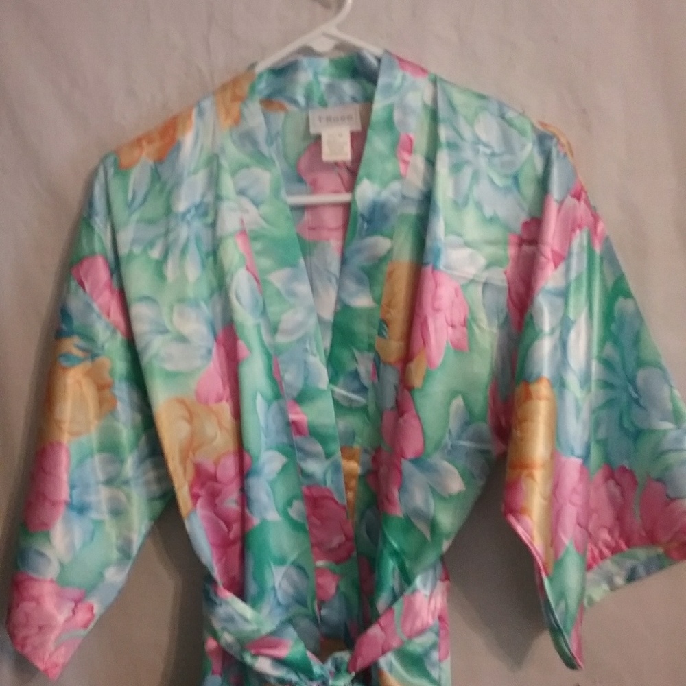 T-Rose Robe - Picture 3 of 3